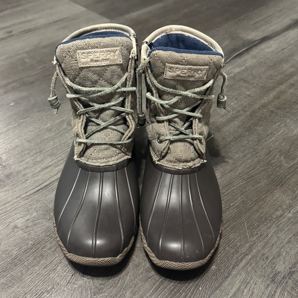 SPEERY DUCK BOOTS quilted gray canvas and rubber Women’s size 9